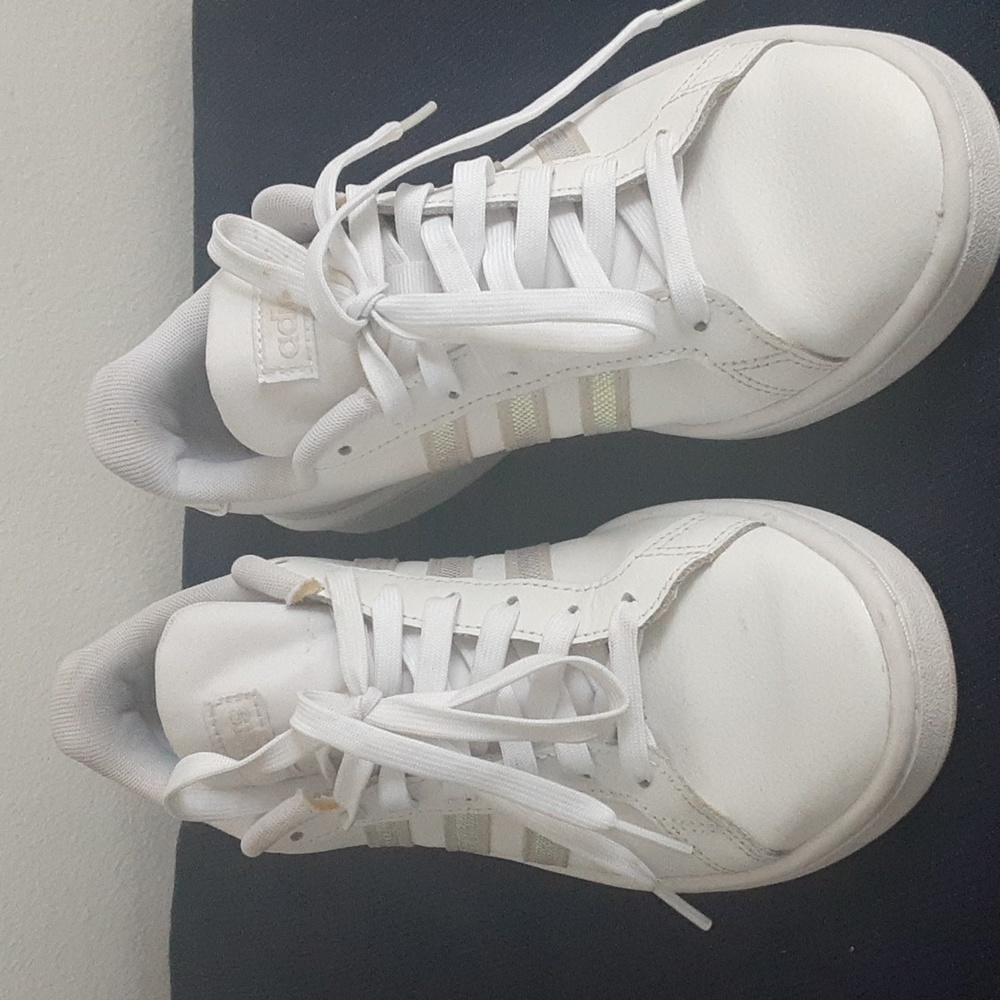 Women's Adidas cloudfoam comfort sneakers size 8